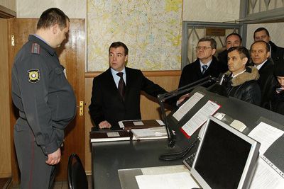 Фото 1 Дмитрий Медведев ознакомился с мерами безопасности на железнодорожном транспорте